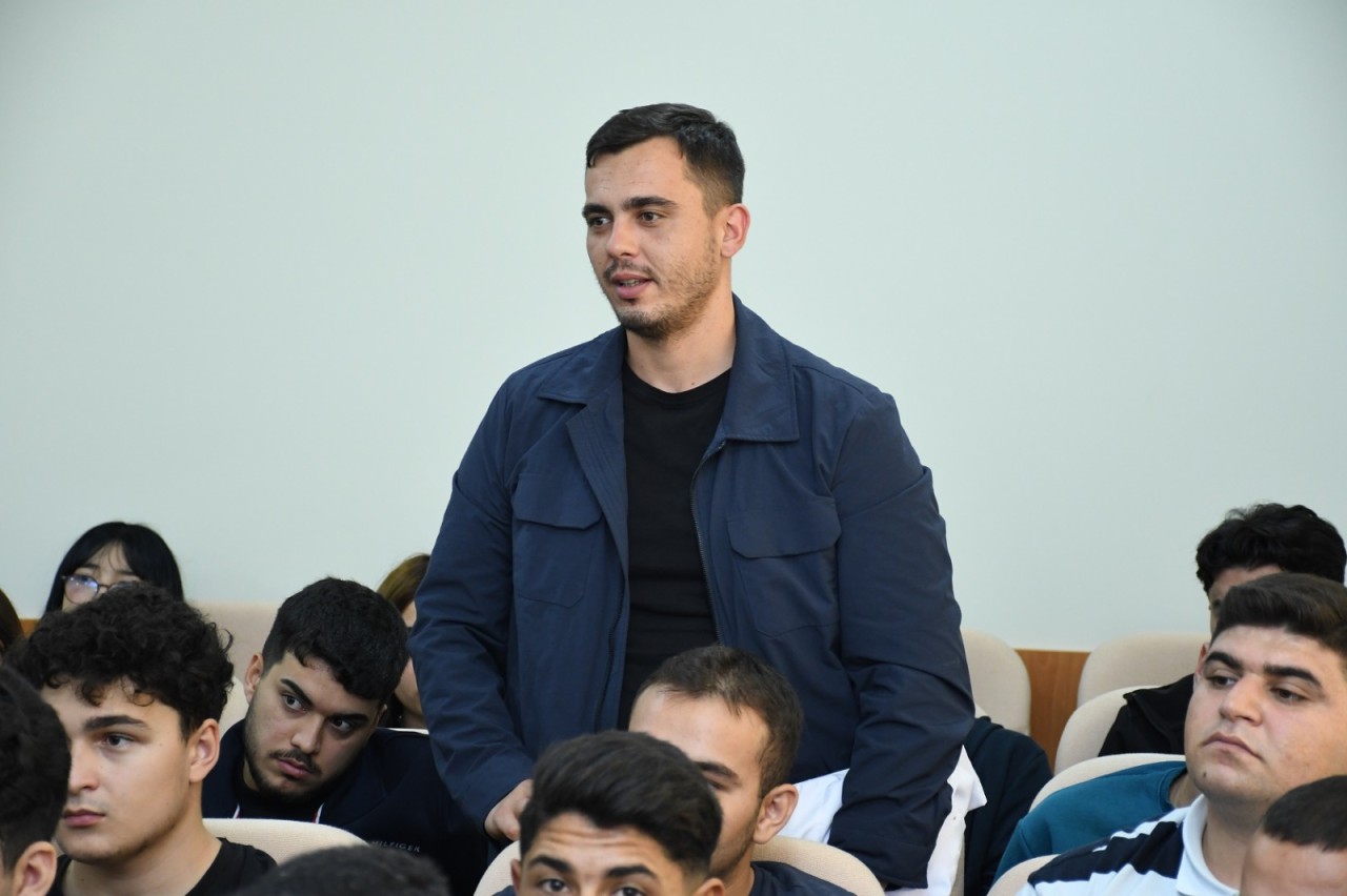 Zəfər Qurbanov əcnəbi tələbələrlə görüş keçirdi - FOTOLAR